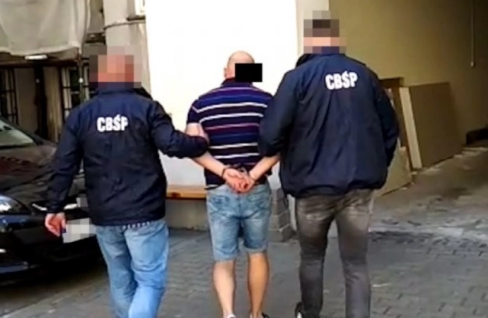 {Funkcjonariusze CBŚP i Służby Celno-Skarbowej z Olsztyna zatrzymali 6 osób z tzw. „mafii paliwowej”.}